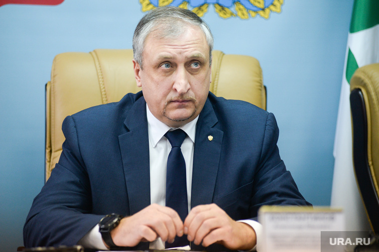 Александр Константинов не скрывает своей озабоченности из-за того, что передача КМЗ затягивается