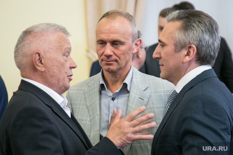 Олегу Чемезову (в центре) часто приписывают влияние на политику ЛДПР