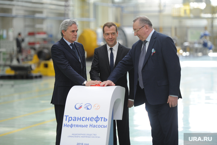 Два года назад Дмитрий Медведев с Николаем Токаревым (справа) запустили новый завод по производству насосов