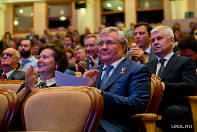 Нефтяные генералы Богданов (в центре) и Кочкуров (справа), скорее всего, станут доверенными лицами Моора