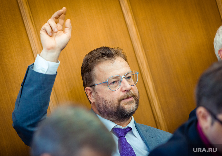 Полпред губернатора Вадим Дубичев, появившийся на заседании гордумы впервые за два года, изменил ход обсуждения назначения выборов мэра