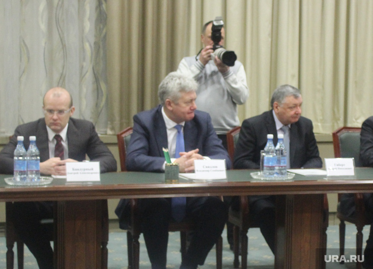 Дмитрий Бавдурный (крайний слева) ушел в отставку восемь месяцев назад, но его преемник до сих пор не назначен