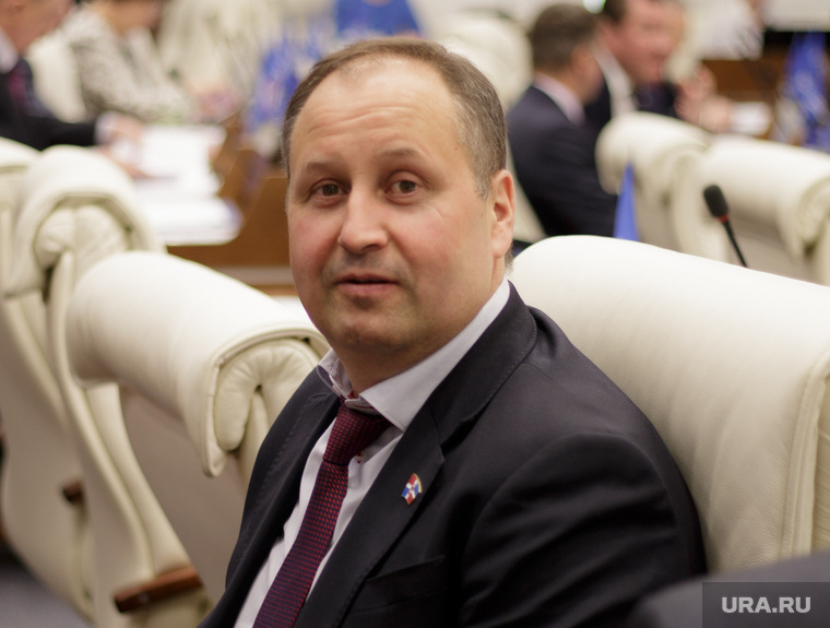 Игорь Малых не скрывает, что приходил в земсобрание — накопилось немало вопросов по поводу предстоящих выборов
