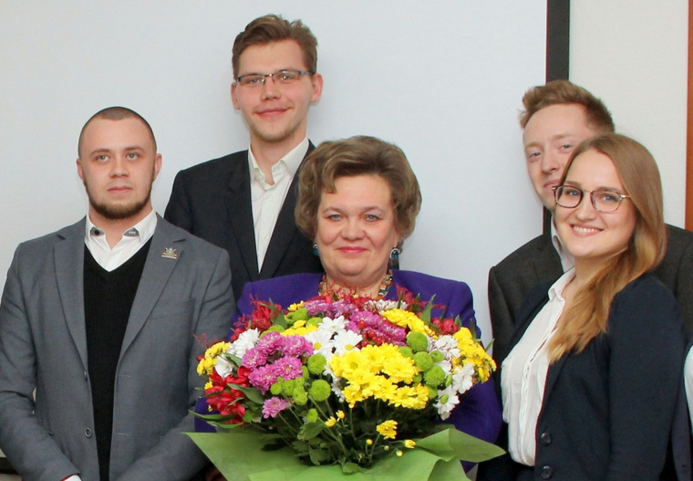 Полномочия ректора ТюмГМУ Ирины Медведевой (в центре) истекают осенью 2018 года