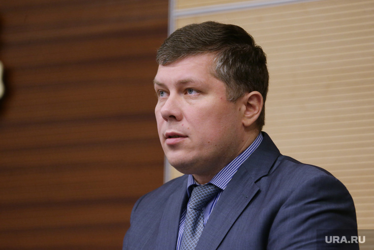 У министра Дмитрия Матвеева уже есть черный список главврачей-должников