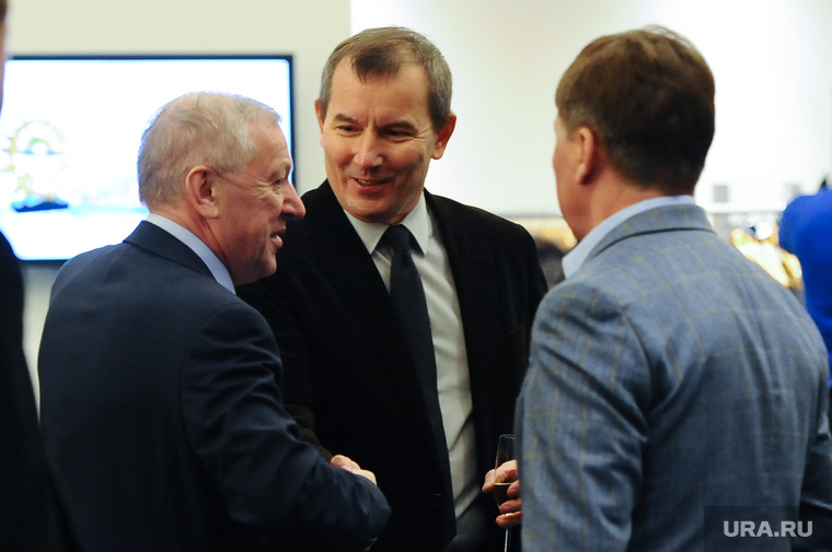 Владислава Макарова (в центре) называют преемником Михаила Буренкова