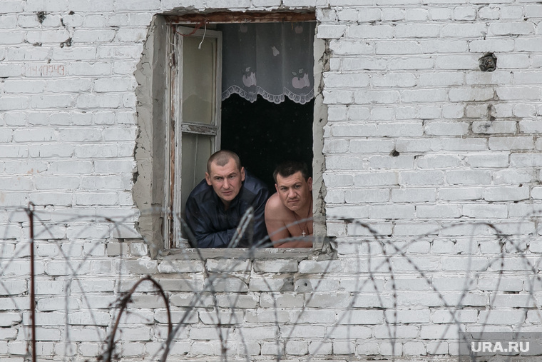 Заключенные мечтают о замене фсиновцев на гражданских сотрудников