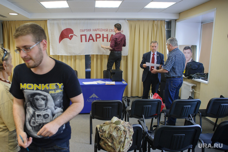 Непарламентскую оппозицию массово снимают с выборов