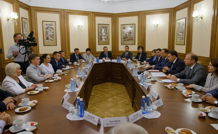 На встречу с губернатором пришли все депутаты будущей фракции «Единой России» в гордуме