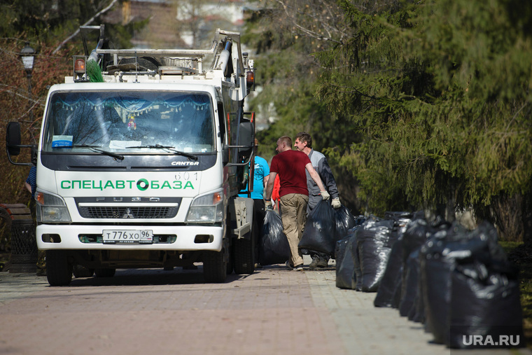 Спецавтобаза провалила подготовку к мусорной реформе