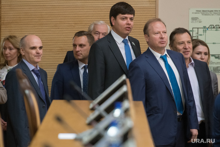 Новых депутатов пришли поприветствовать их коллеги из Заксобрания