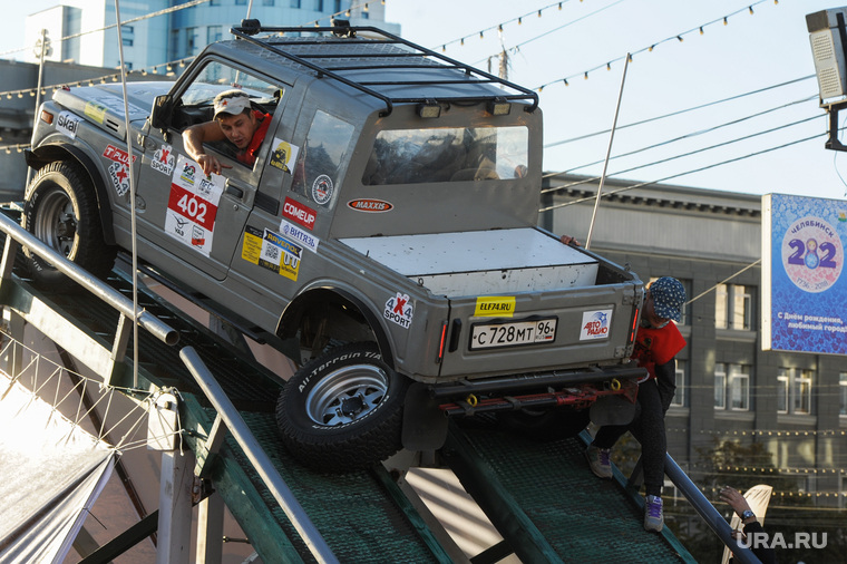 Старт ралли Off-road на площади Революции. Челябинск