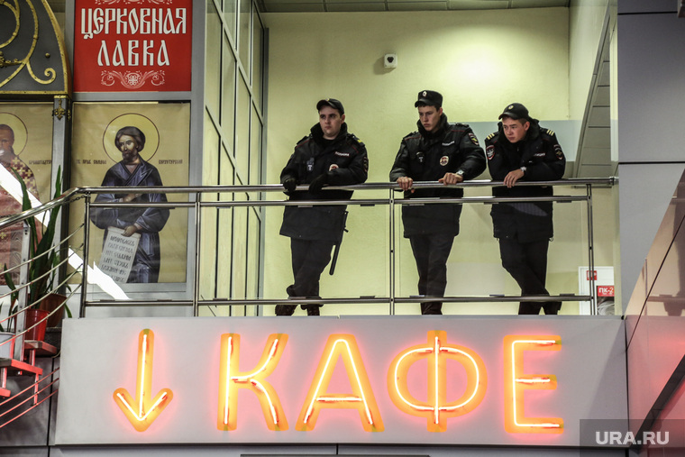 Полицейские на ЖД вокзале. Тюмень