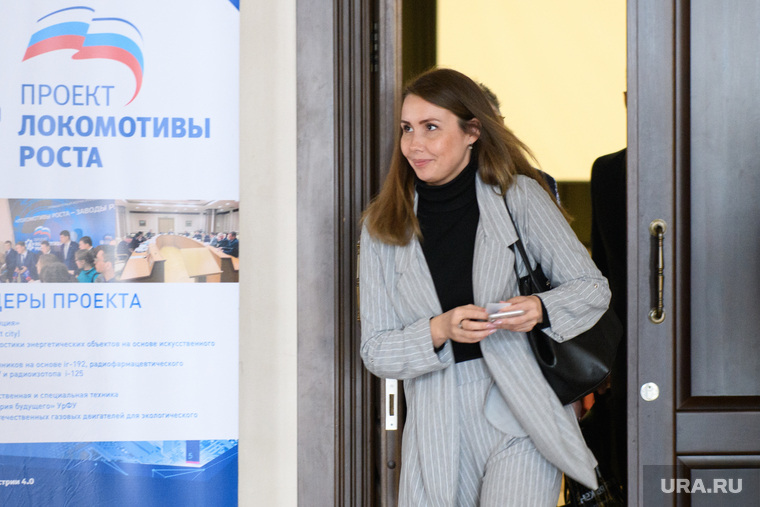 Самое «юное» кадровое решение в областной власти — личному помощнику губернатора Юлии Хусаиновой 31 год