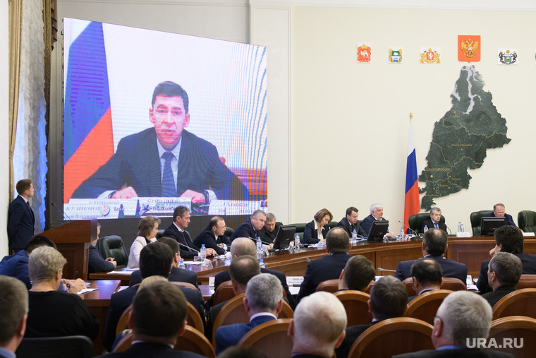 Губернатор Куйвашев предпочел выступить из Москвы. Министры слетали к нему впустую
