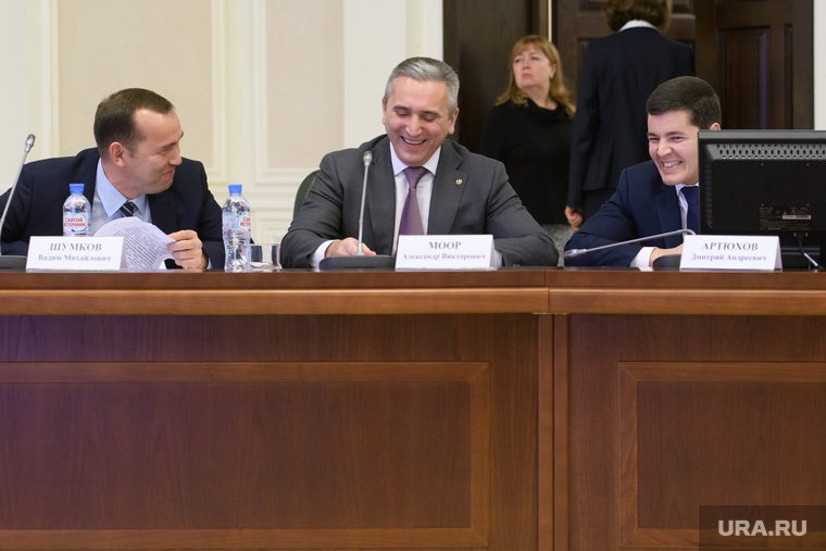 Шумкова, Моора и Артюхова совещание поначалу веселило, но 4 часа умерят любой пыл