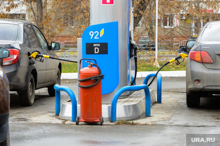 Цены на бензин заморожены, но, судя по всему, формально