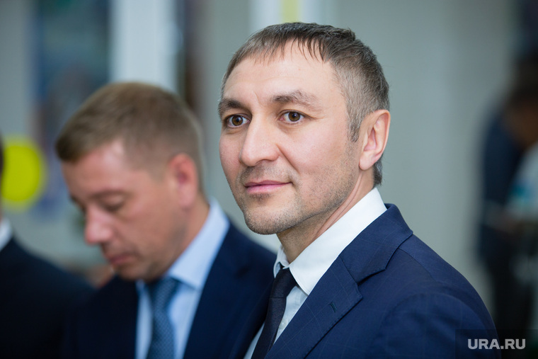 Сургутские тренеры настаивают на отставке Шамиля Лукманова