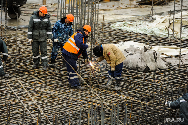 «Повезут ли москвичи своих строителей и технику в Югру? Вряд ли», — рассуждают эксперты