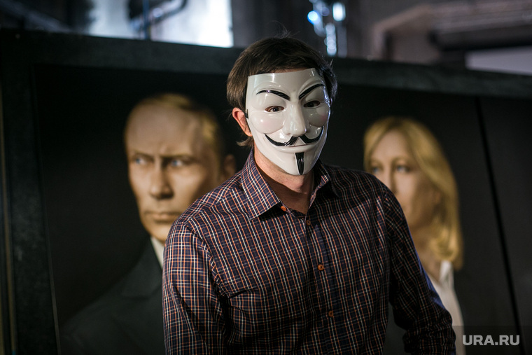 Хакерская группировка Anonymous уличила ряд российских оппозиционеров в получении денег из Лондона