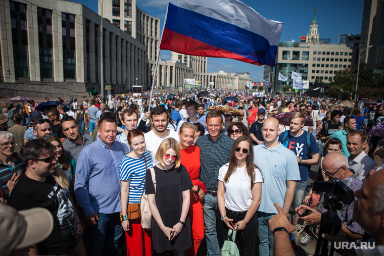 Навальный начал организовывать массовые протесты после выхода фильма «Он вам не Димон» в 2017 году