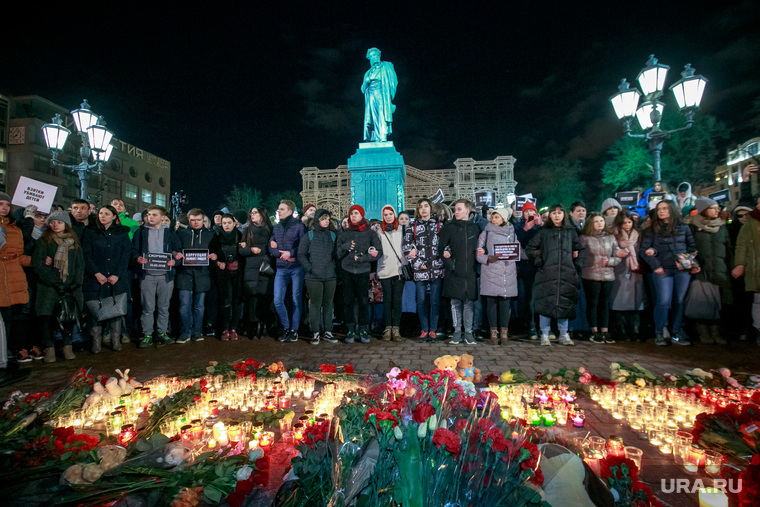 Акция памяти погибших при пожаре в Кемерове в ТЦ «Зимняя вишня». Тверская улица