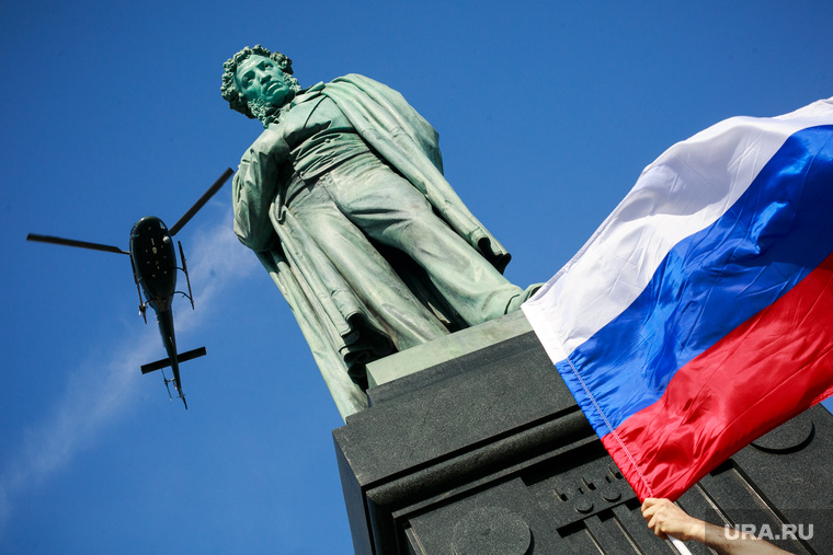 Несанкционированный митинг «Он нам не царь» на Пушкинской площади