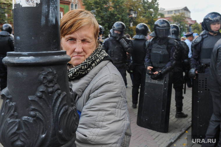 Полиция не допустила беспорядков на несанкционированном митинге сторонников оппозиционного блогера Алексея Навального против пенсионной реформы