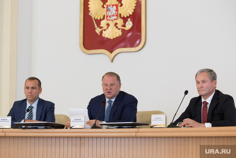 Вадим Шумков был представлен 4 октября, для этого в Курган приехал полпред Николай Цуканов (в центре)