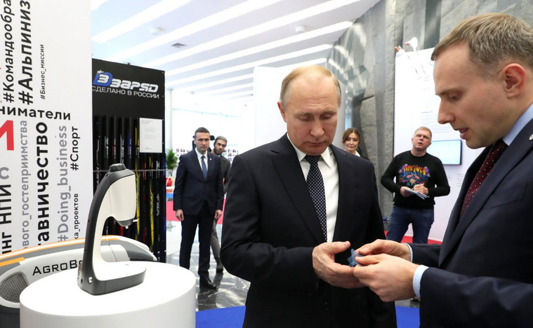 Владимир Путин познакомился с разработкой свердловских изобретателей на заседании набсовета АСИ