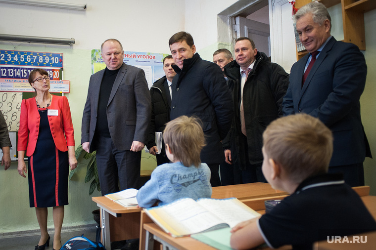 «Видимо, школу вы свою вот такой любите», — сказал Цуканов. И было непонятно — хотел он видеть на этом месте новую или просто похвалил патриотизм учителей