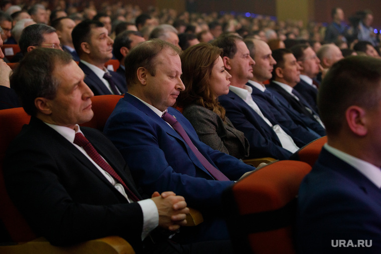 Почти весь политический бомонд собрался на привычное бюрократическое торжество. Кого не позвали — обиделись