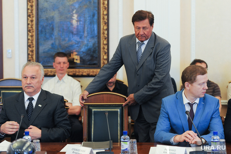 Владимир Слободской (стоит) уходит на пенсию, по Владимиру Алейникову (слева) вопрос открыт