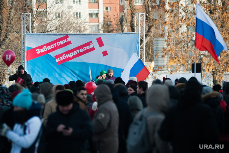 После выхода фильма «Он вам не Димон» весной 2017 года, Навальный организовал несколько масштабных акций протеста, однако к 2018 году протестная активность начала спадать