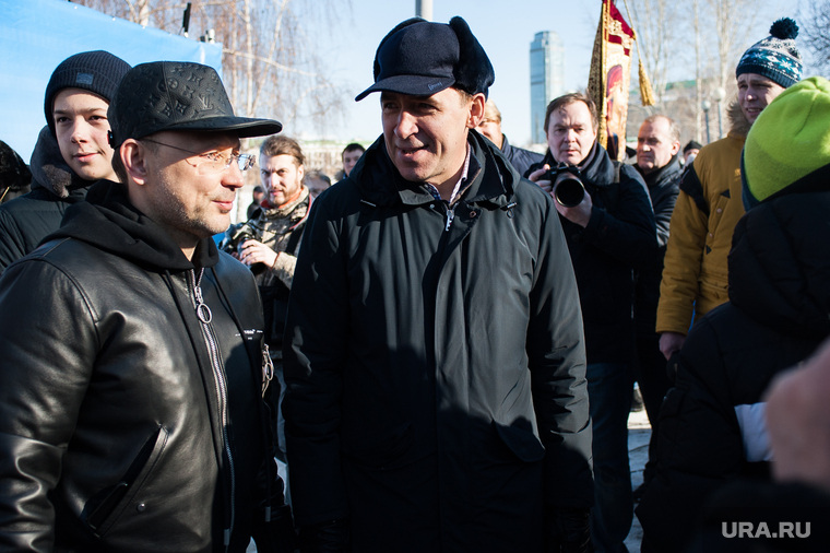 На молебен неожиданно пришел губернатор Евгний Куйвашев (слева от него — глава РМК Игорь Алтушкин)