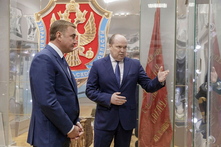 Алексей Зиновьев (справа) может возглавить челябинское УФСБ