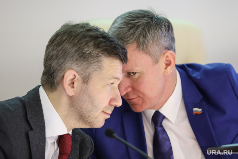 У версии с назначением сенатором Владислава Кузнецова (слева) есть свои сторонники и противники