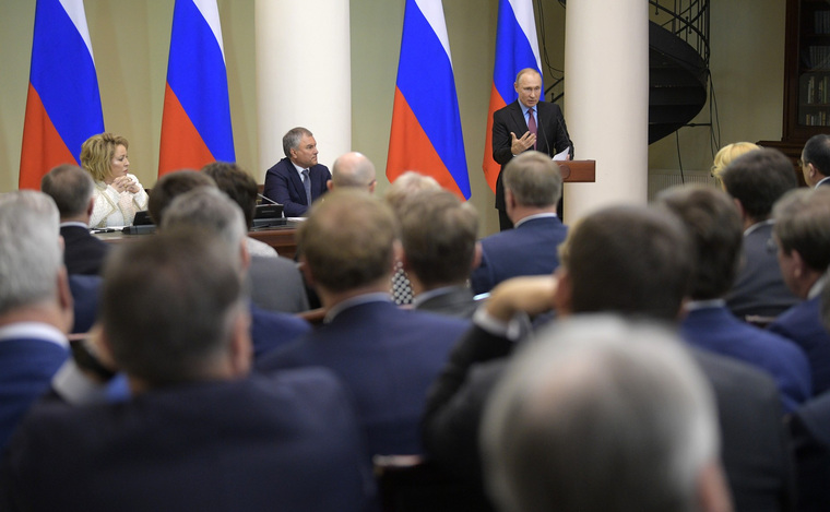 Владимир Путин напомнил, что главная задача по выполнению нацпроектов — на регионах