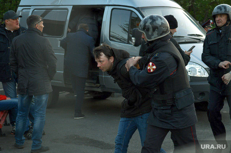 Иногда власть просто обязана действовать жестко — например, когда требует строгого соблюдения закона