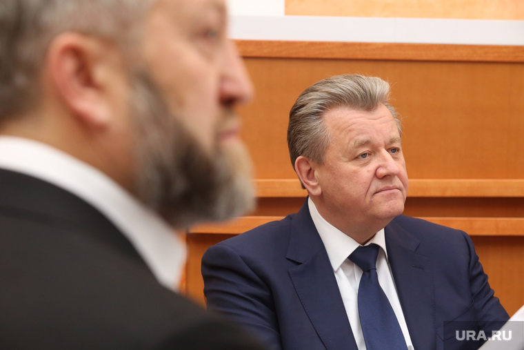 Мэр Василий Тихонов смог консолидировать вокруг себя все здоровые силы (на фото с влиятельнейшим бизнесменом Нижневартовска Александром Петерманом), но нездоровые — не отступают