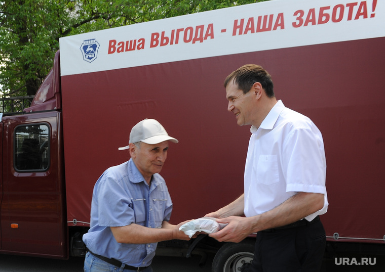 Главного организатора школьного питания в Челябинске Игоря Волового называют человеком Андрея Барышева (справа)