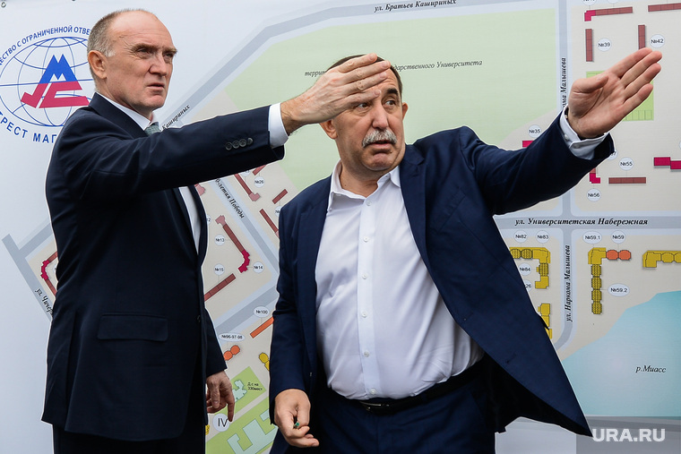 Олег Лакницкий (справа) может выставить кандидатов в округа, где работают его управляющие компании