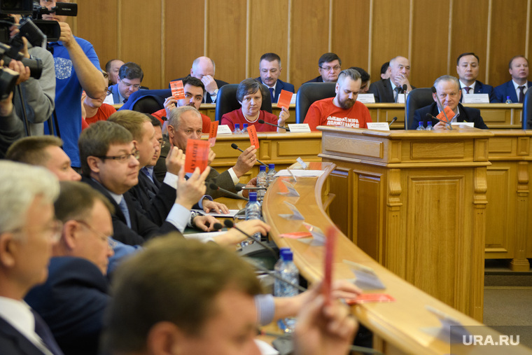 Депутаты упрекают Высокинского в недостаточном внимании к их запросам