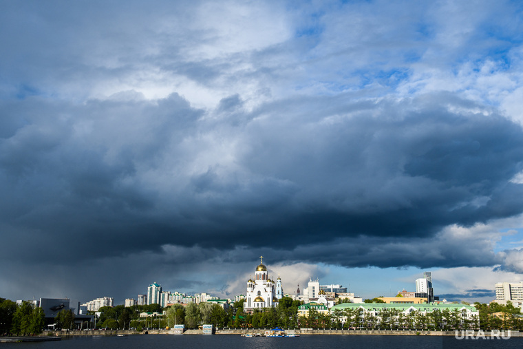 В соцсетях Екатеринбург начали называть «городом бесов»