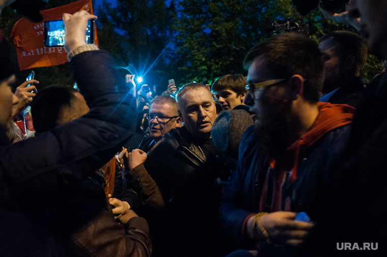 Депутат Госдумы Андрей Альшевских приехал в сквер под конец акций протеста
