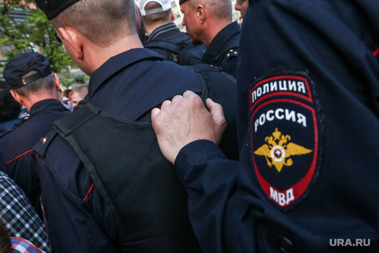 Акция правозащитника Льва Пономарева у здания ФСБ на Лубянской площади. Москва
