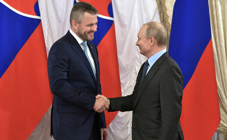 Премьер Словакии Петер Пеллегрини (слева) подтвердил Владимиру Путину, что в его стране помнят про «совместную борьбу против фашизма»