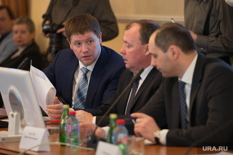 Известно, что Паслер приглашал работать в Оренбуржье заместителя свердловского губернатора (Сергея Бидонько — на фото слева)