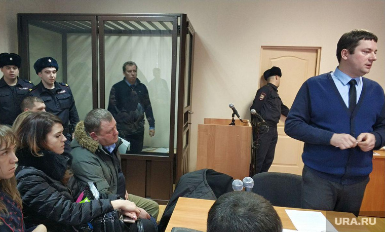 После возбуждения второго уголовного дела, о субсидиях, Алексея Севастьянова привезли в Челябинск в наручниках