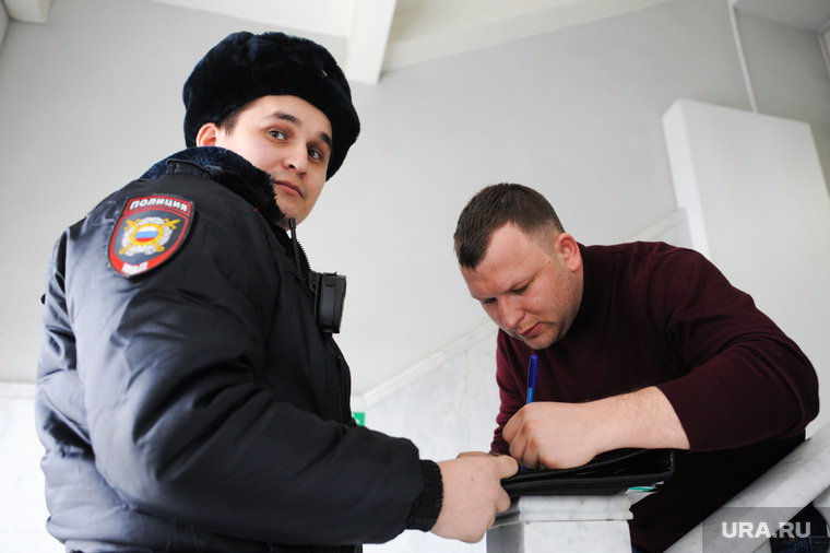 Александр Лебедев и сам пишет заявления в полицию, и становится объектом проверок силовиков
